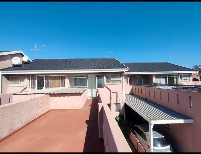 2 BEDROOM TOWNHOUSE FOR SALE IN BRACKENHURST